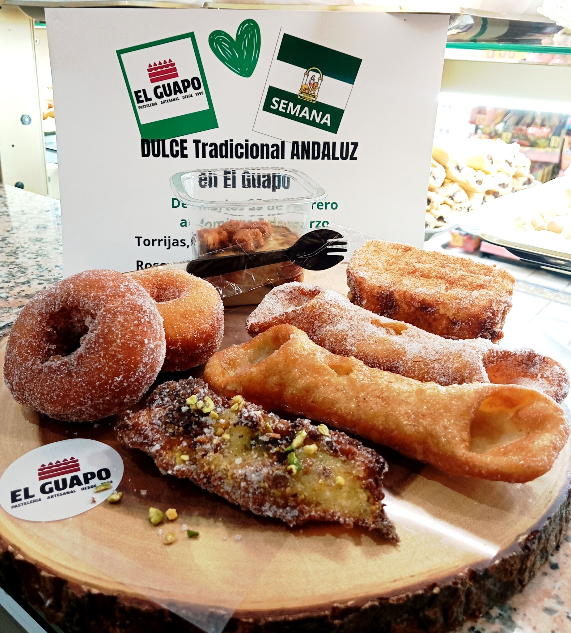 Surtido de dulces tradicionales de Semana Santa como torrijas, pestiños y rosquillas artesanas